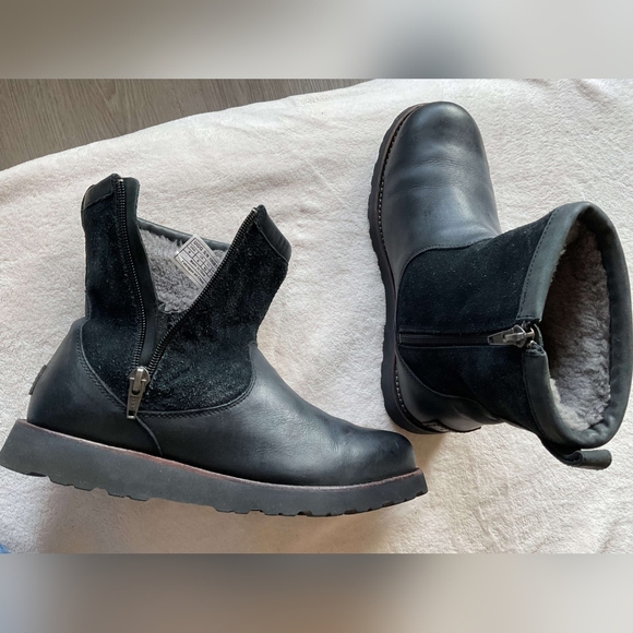 UGG Australia 1008140 HENDREN cuir noir et daim bottes imperméables grandeur 9 - Picture 1 of 7